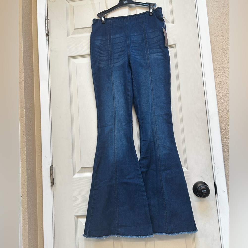 High-Rise Ultimate Bell Bottom Jeans. Size Small